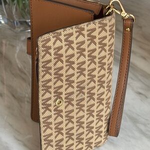 MICHAEL Michael Kors Tan and Brown Wristlet
